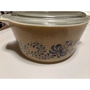 Vintage Pyrex 1.5 qt. Homestead Round Casserole Dish with Lid